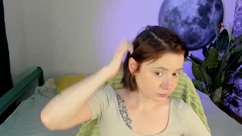 Layla online show from December 2, 5:48 am