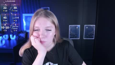 layla_glam online show from September 26, 1:30 pm