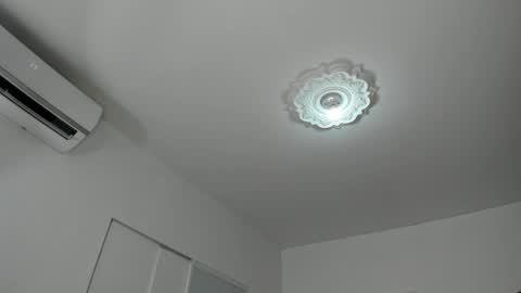 Layla Vanegas online show from May 29, 2:09 am