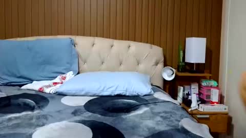 kelly online show from March 16, 2:04 am