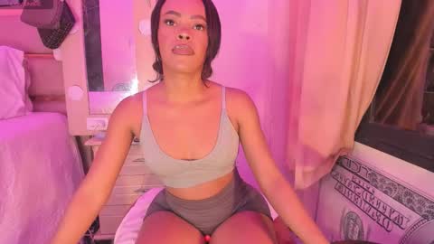 LAYLA online show from June 9, 5:34 pm