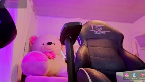 laylafoxy_tay online show from September 23, 3:33 am