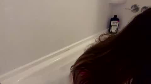 Layla online show from December 2, 4:32 am