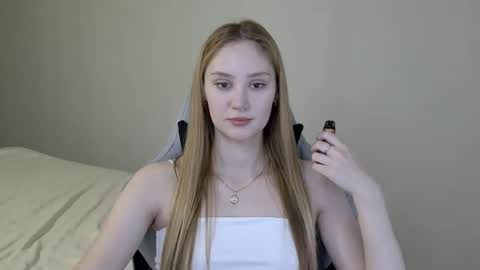 Laylla001 online show from February 4, 6:46 am