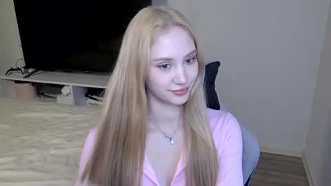 Laylla001 online show from March 10, 5:56 am