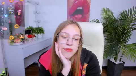 layriantavee online show from September 28, 7:50 am