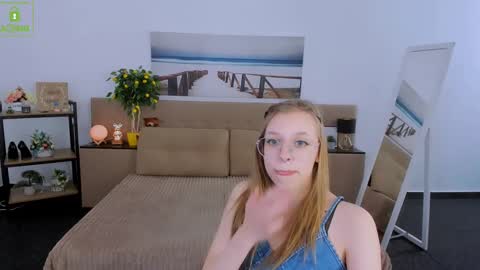 layriantavee online show from March 6, 1:35 pm