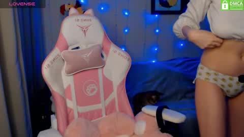 Leah  Gotty online show from December 20, 2:26 pm