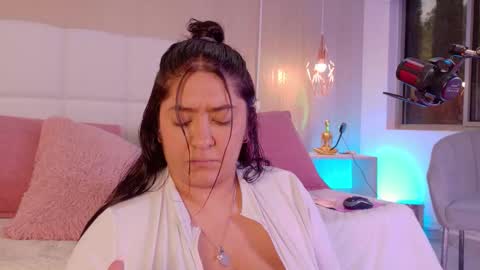 Leah online show from October 6, 3:08 pm