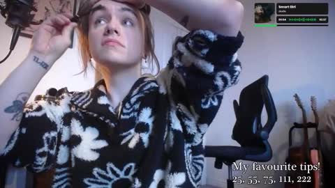 leah_lust_ online show from October 26, 9:43 am