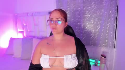 Leah  online show from May 6, 1:55 am