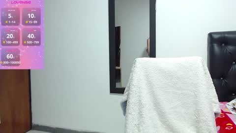 Leana online show from December 4, 9:29 pm