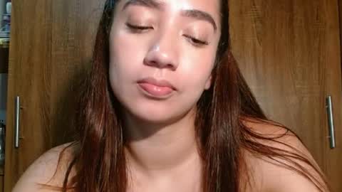 leanaalhub online show from April 22, 2:52 am