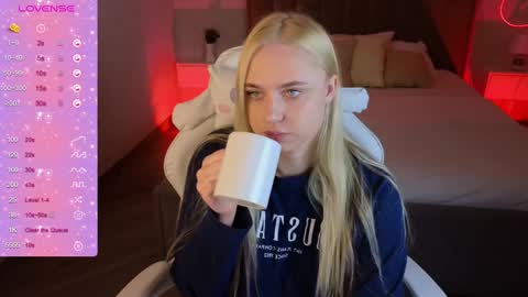 Leana Love online show from December 6, 2:18 am