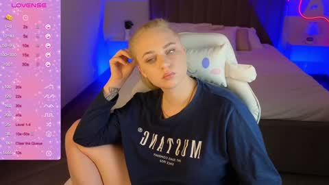 Leana Love online show from December 13, 6:10 am