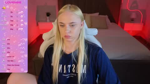 Leana Love online show from December 6, 5:25 am