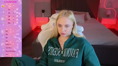 Leana Love online show from December 12, 5:31 am