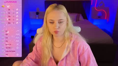 Leana Love online show from December 28, 2:43 am