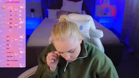 Leana Love online show from December 24, 6:00 am