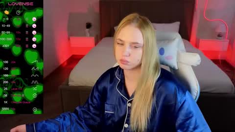 Leana Love online show from March 7, 6:02 am