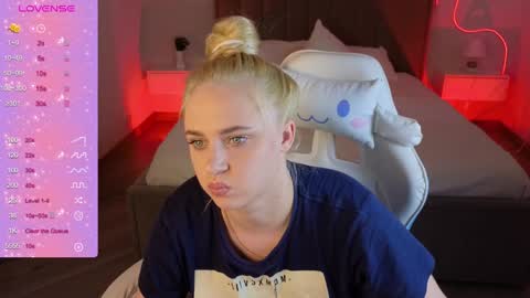 Leana Love online show from December 10, 7:47 am