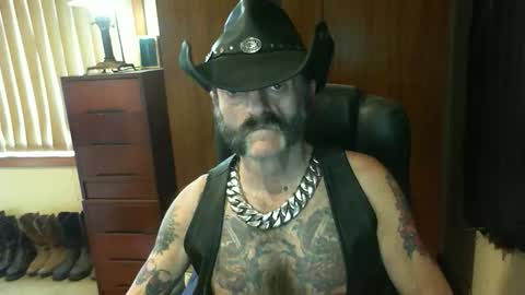 Snapshot of leathergreaser chatting on October 6, 12:07 am leathergreaser online show from October 6, 12:07 am