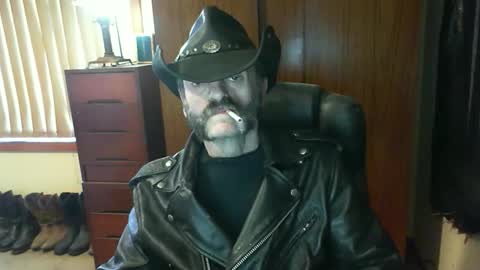 Snapshot of leathergreaser chatting on September 24, 1:23 am leathergreaser online show from September 24, 1:23 am