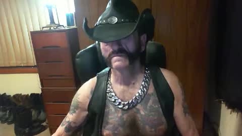 Snapshot of leathergreaser chatting on October 10, 3:40 pm leathergreaser online show from October 10, 3:40 pm