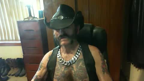 Snapshot of leathergreaser chatting on October 1, 1:05 am leathergreaser online show from October 1, 1:05 am