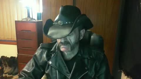 leathergreaser online show from April 15, 7:58 pm