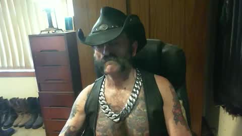 Snapshot of leathergreaser chatting on September 30, 12:32 am leathergreaser online show from September 30, 12:32 am