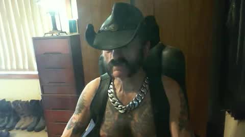 Snapshot of leathergreaser chatting on September 28, 12:30 am leathergreaser online show from September 28, 12:30 am