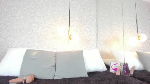 LEIGH ANGELS online show from May 23, 12:06 am