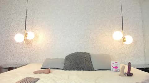 LEIGH ANGELS online show from February 6, 8:44 pm