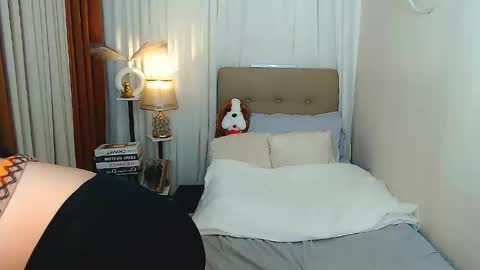 Cailey online show from February 19, 2:44 am