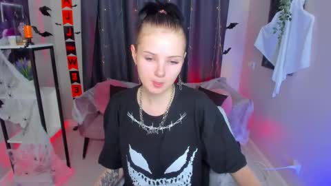 Snapshot of leila_xxbaby chatting on October 24, 11:55 am Leila online show from October 24, 11:55 am