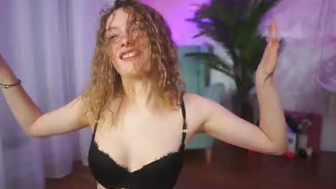 Leila online show from June 26, 9:20 pm