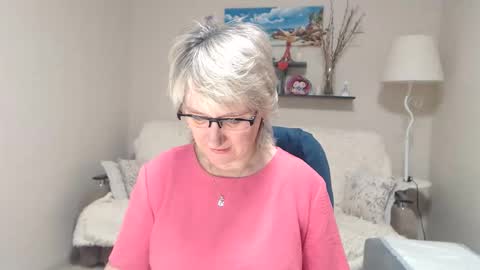 Leila Kinky online show from February 7, 9:01 am