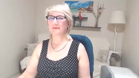 Leila Kinky online show from March 9, 3:43 am