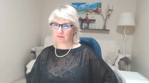 Leila Kinky online show from February 25, 1:00 pm