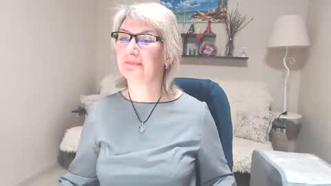 Leila Kinky online show from June 2, 9:00 am