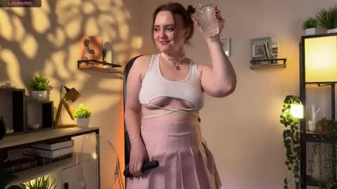 Lela online show from December 3, 2:07 pm