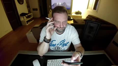 Snapshot of lemouth006 chatting on December 31, 10:01 pm Ange online show from December 31, 10:01 pm