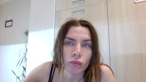 lena6122000 online show from May 28, 9:24 pm