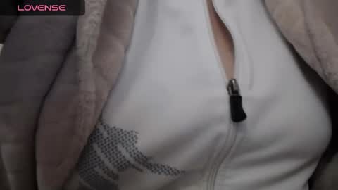 lenagolden online show from December 5, 3:01 pm