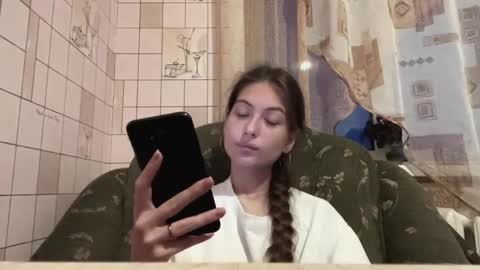Hellomy name is Natalyits my first day here nice to meet you Give me 50 thumbs ups online show from May 20, 6:03 pm