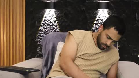 Leo  Diaz online show from December 23, 3:02 am