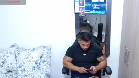 Snapshot of leo_muscleboy chatting on October 7, 12:50 am Leo online show from October 7, 12:50 am