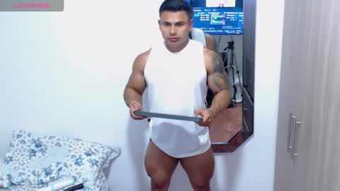 Snapshot of leo_muscleboy chatting on October 8, 1:24 am Leo online show from October 8, 1:24 am