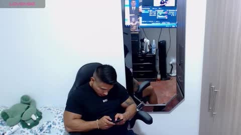 Snapshot of leo_muscleboy chatting on October 14, 12:35 am Leo online show from October 14, 12:35 am